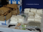 beschlagnahmte Drogen und Gegenstände