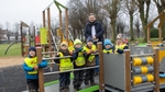 Bürgermeister Andreas Zimmermann mit Kindern der KiTa Brummkreisel