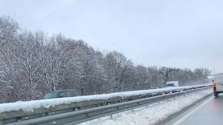 Schnee auf der Autobahn