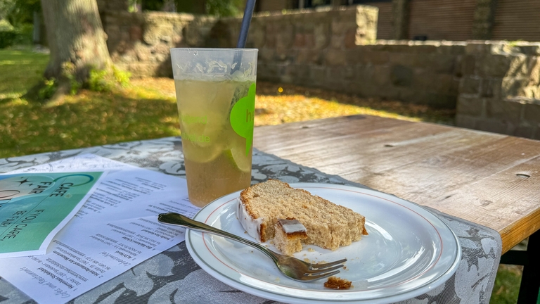 Kuchen und Cocktail