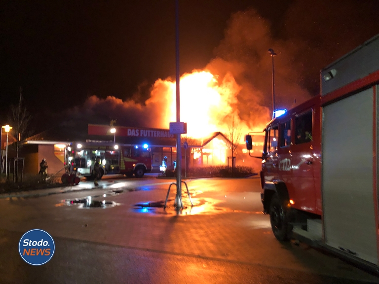 Großbrand Das Futterhaus in Stockelsdorf