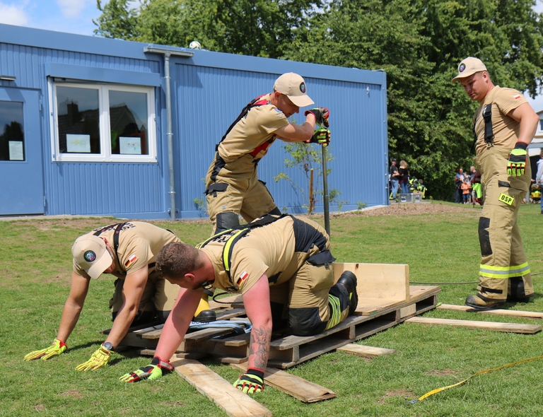 Palettensurfing bei der Feuerwehrolympiade