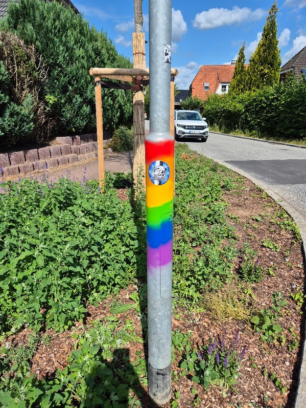 In Stockeklsdorf werden Laternenmasten besprüht - eine Straftat.